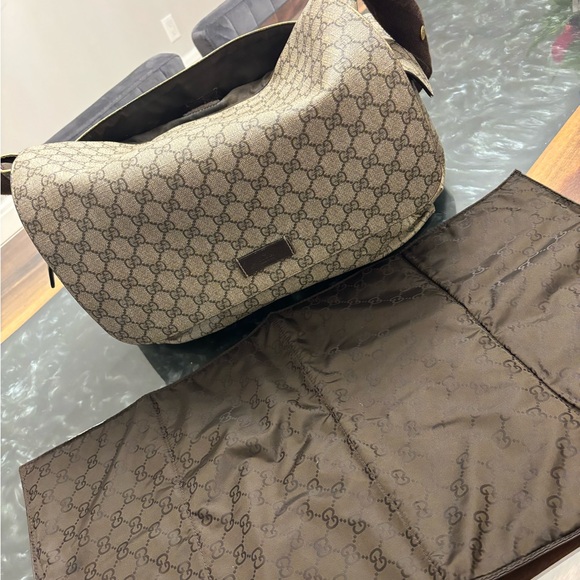 COPY - GG SUPREME MEDIUM DIAPER BAG - Picture 2 of 10